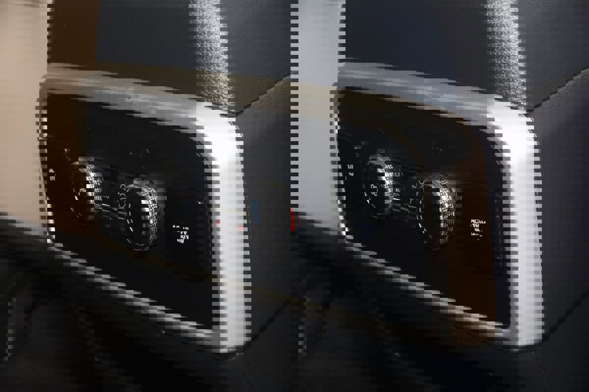 Used 2022 Ford Expedition Limited image 16