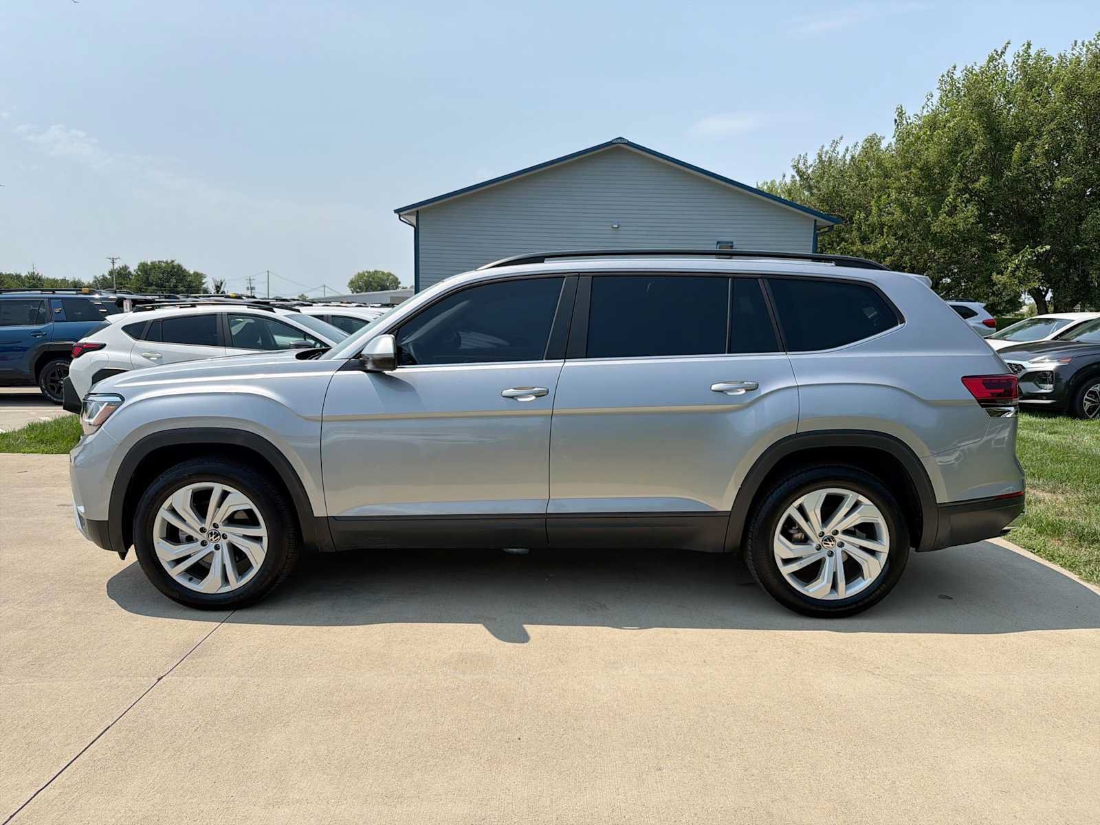 Used 2022 Volkswagen Atlas SE w/ Panoramic Sunroof Package AWD/4WD image 3