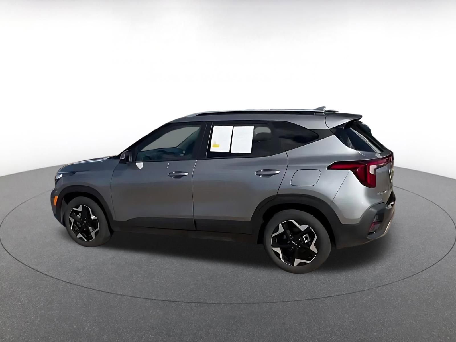 Used 2025 Kia Seltos S image 9