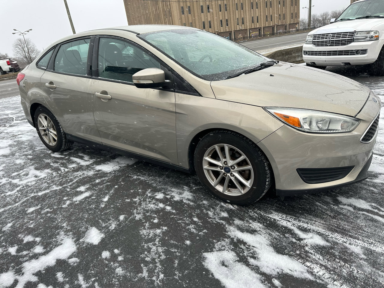 Used 2016 Ford Focus SE w/ SE Cold Weather Package image 11