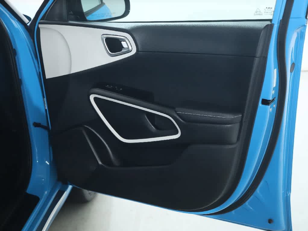 Used 2023 Kia Soul GT-Line FWD image 32