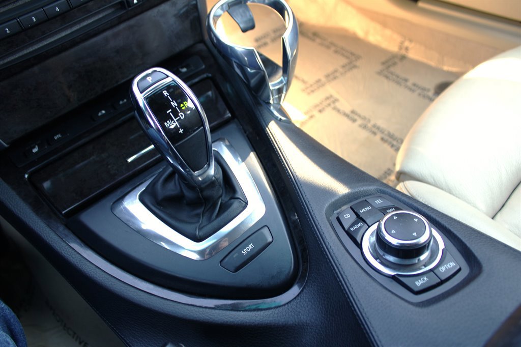 Used 2009 BMW 650i Convertible image 32