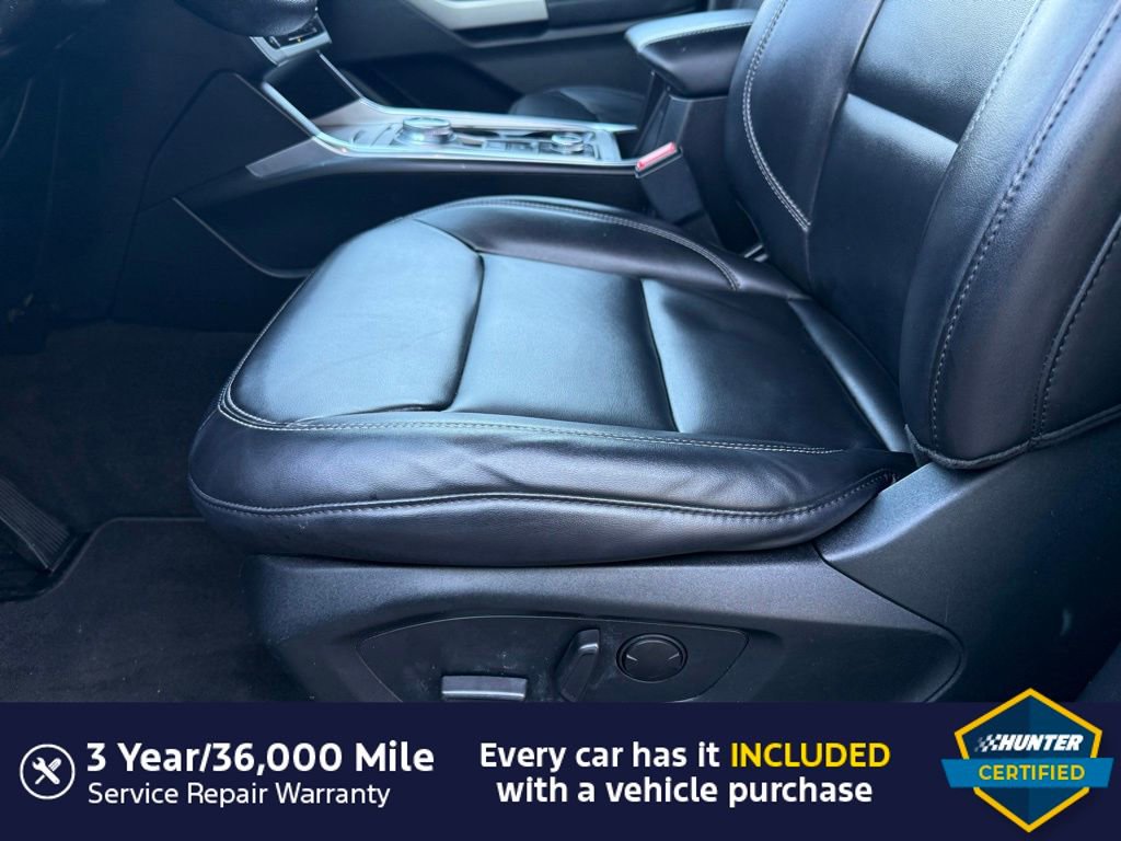 Used 2022 Ford Explorer XLT w/ Equipment Group 202A image 4