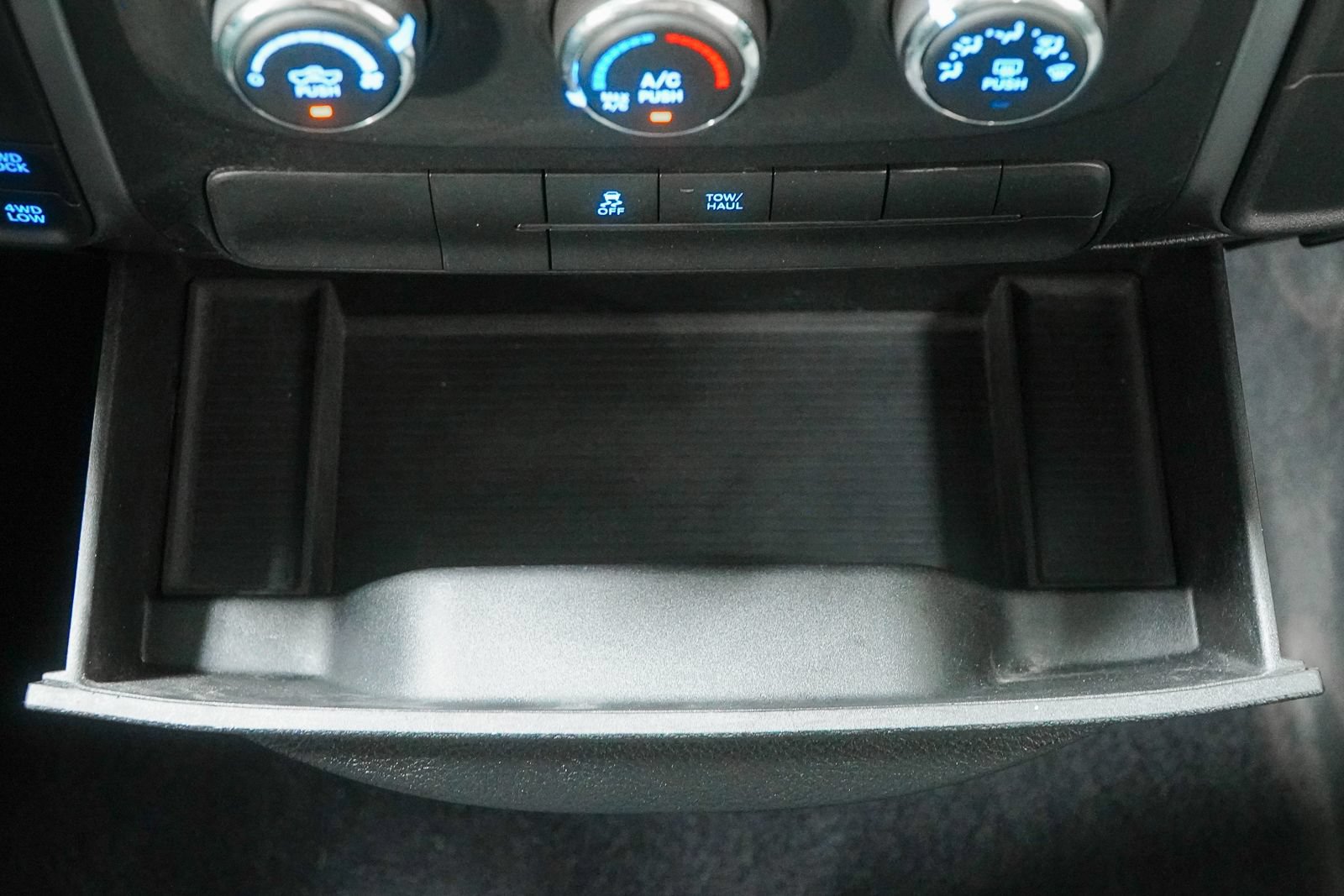 Used 2022 RAM 1500 Classic SLT AWD/4WD image 31