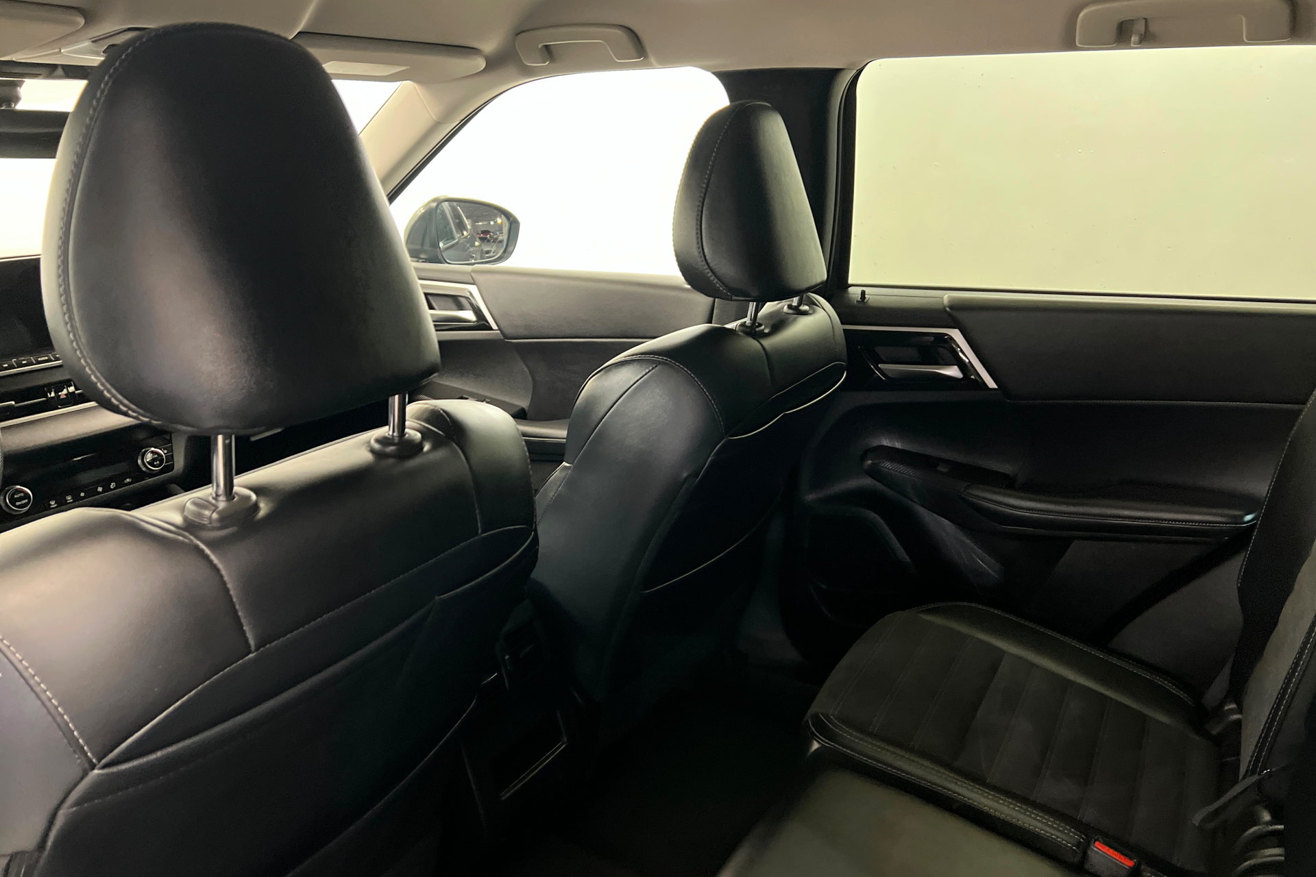 Used 2024 Mitsubishi Outlander FWD image 19