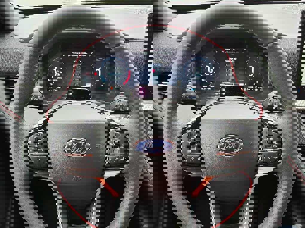 Used 2025 Ford Explorer ST-Line w/ ST-Line Street Pack image 17