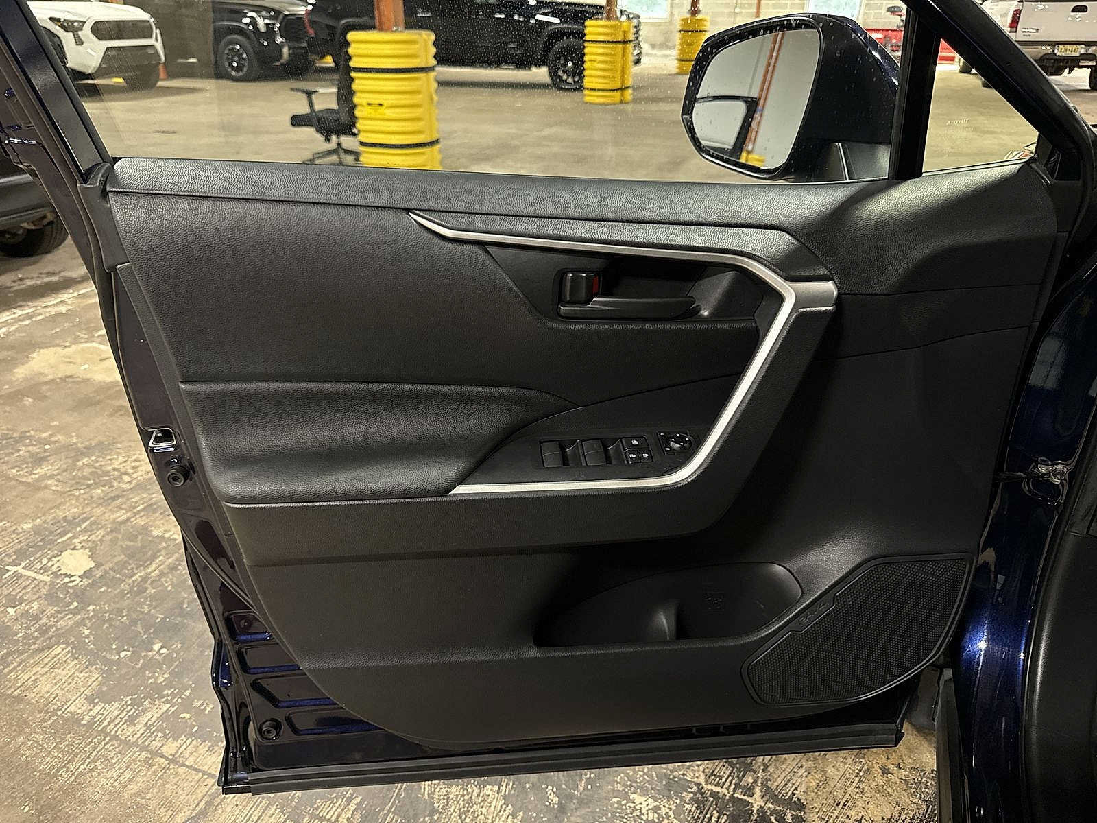 Used 2021 Toyota RAV4 SE w/ Weather & Moonroof Package AWD/4WD image 29