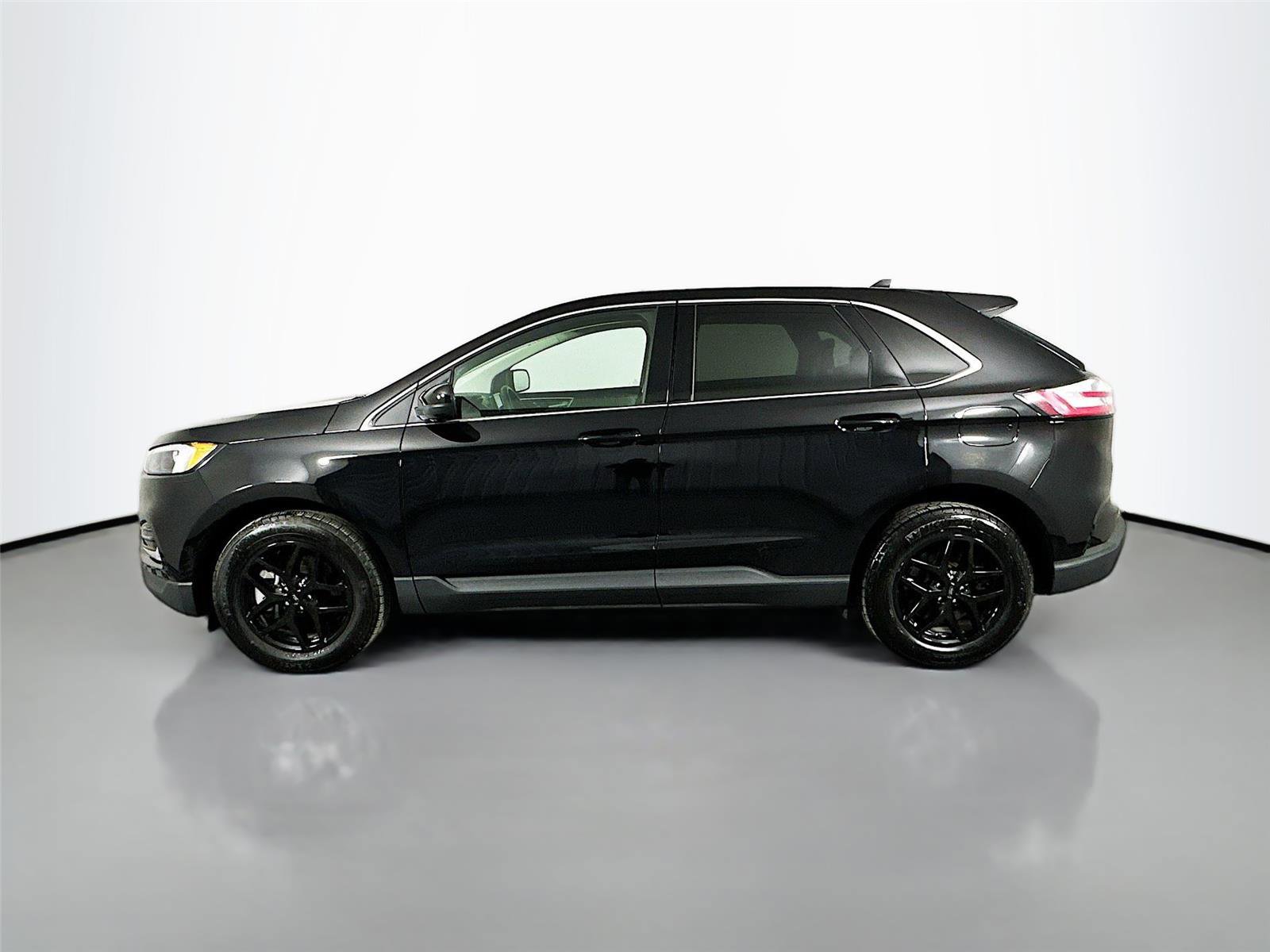 Used 2024 Ford Edge SEL w/ Convenience Package image 4