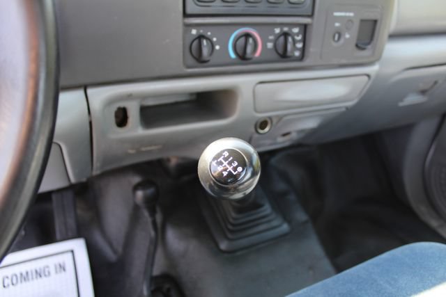 Used 2002 Ford F550 4x4 Regular Cab Super Duty image 12