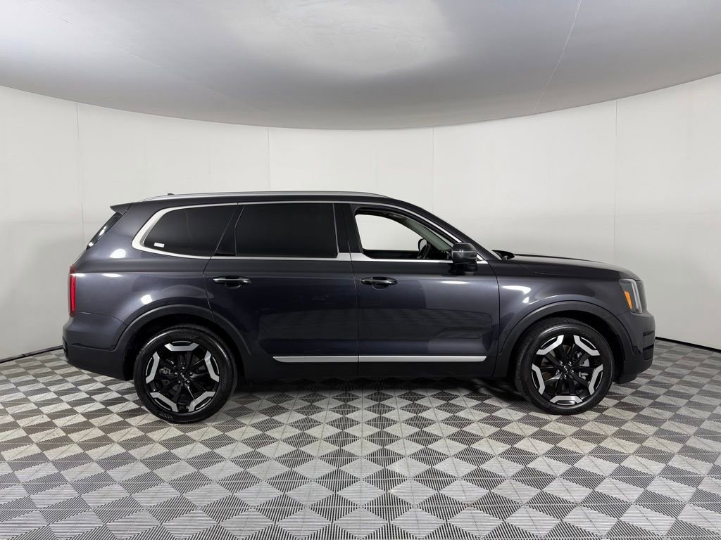 Used 2025 Kia Telluride S image 2