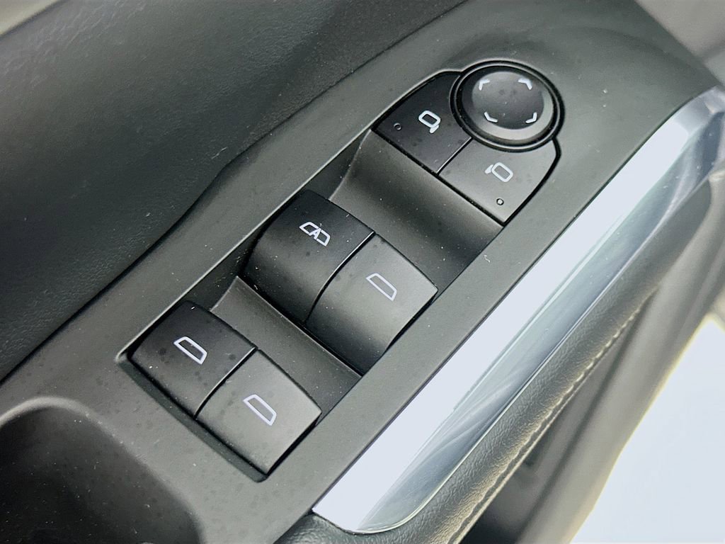 Used 2025 Chevrolet Traverse LT image 21