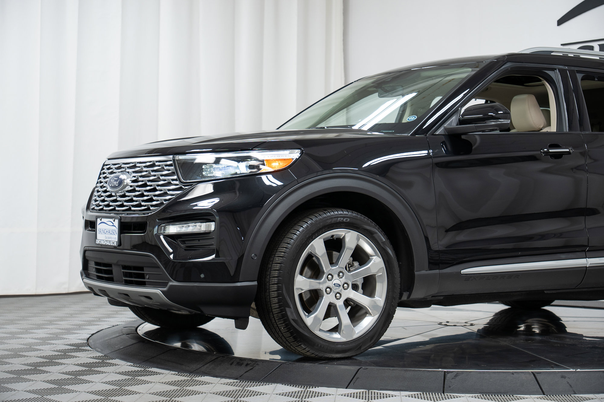 Used 2020 Ford Explorer Platinum w/ Premium Technology Package AWD/4WD image 26