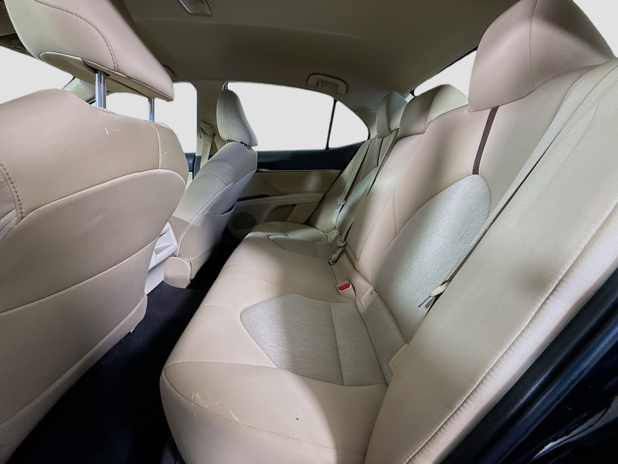 Used 2018 Toyota Camry LE w/ Convenience Package FWD image 25