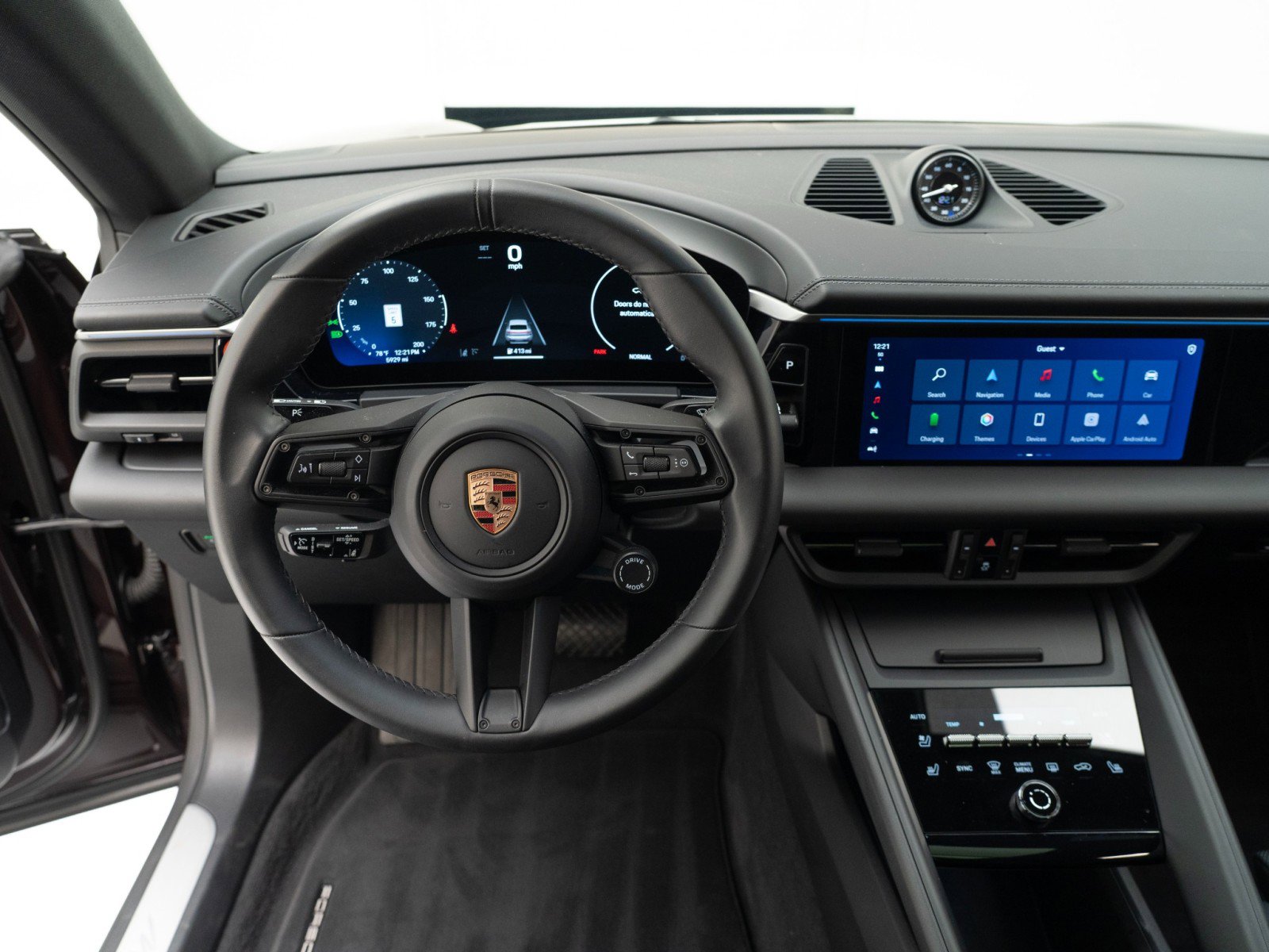 Certified 2025 Porsche Macan Electric image 33