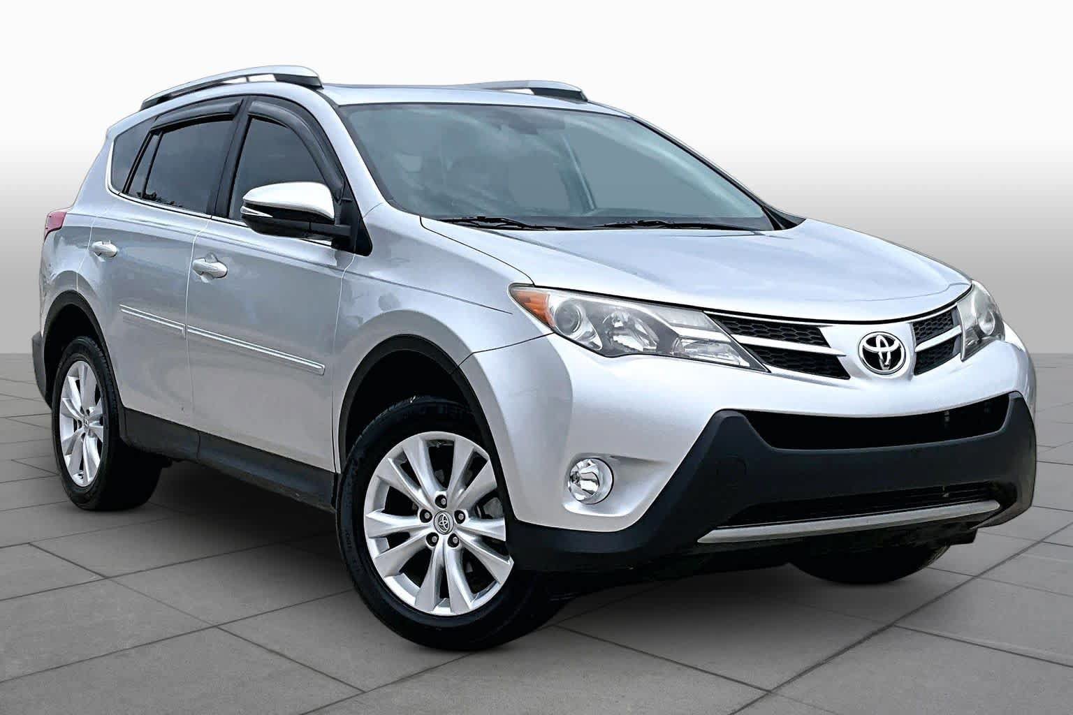 Used 2015 Toyota RAV4 Limited w/ Technology Package FWD image 3
