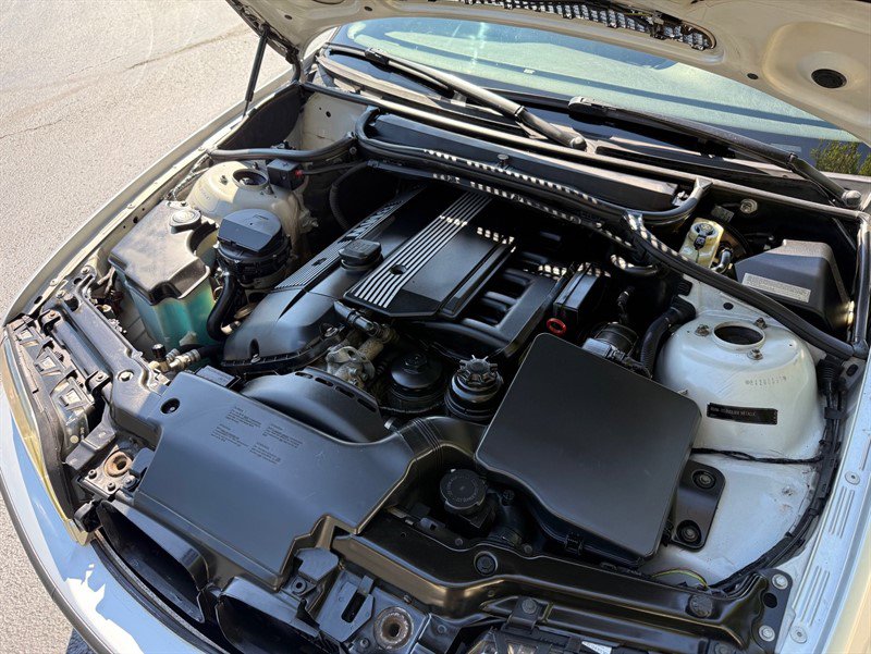 Used 2003 BMW 325i Wagon image 13