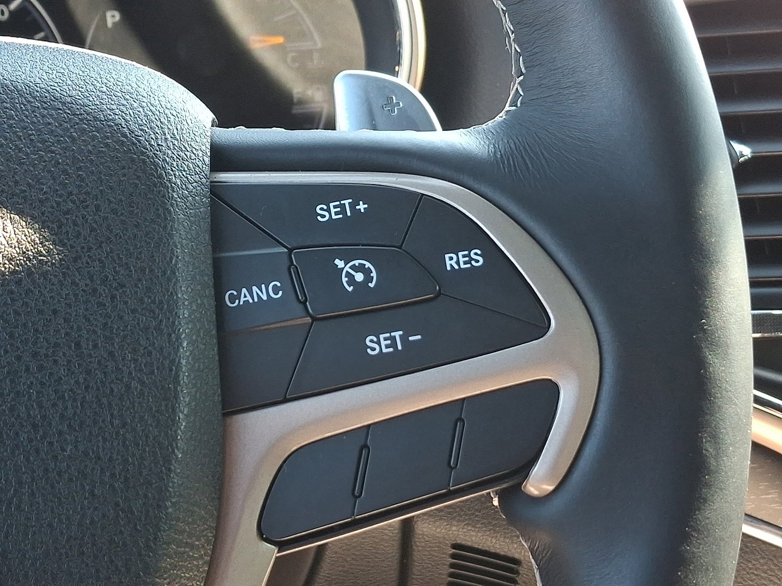 Used 2016 Jeep Grand Cherokee Limited w/ Trailer Tow Group IV AWD/4WD image 22
