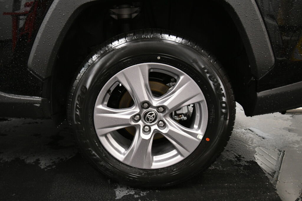 Used 2025 Toyota RAV4 XLE image 33