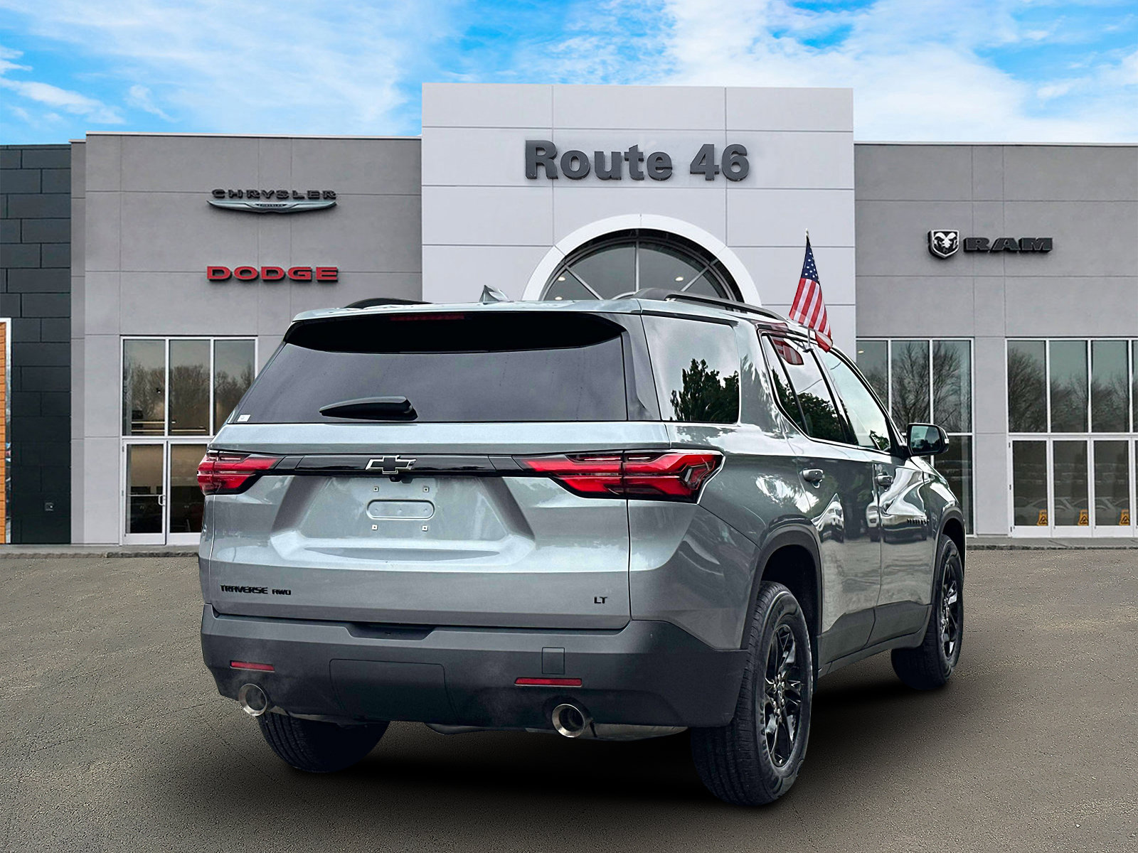 Used 2023 Chevrolet Traverse LT w/ Midnight/Sport Edition AWD/4WD image 5