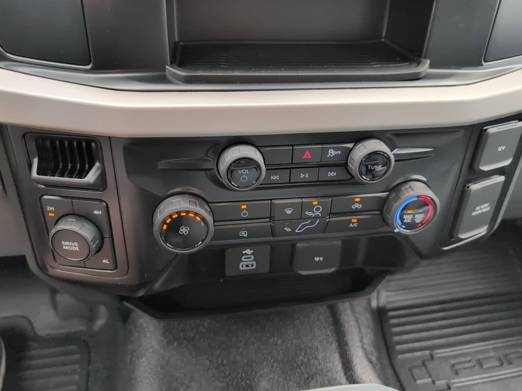 New 2025 Ford F550 4x4 Regular Cab Super Duty image 11