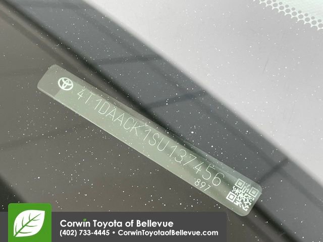 Used 2025 Toyota Camry SE image 16