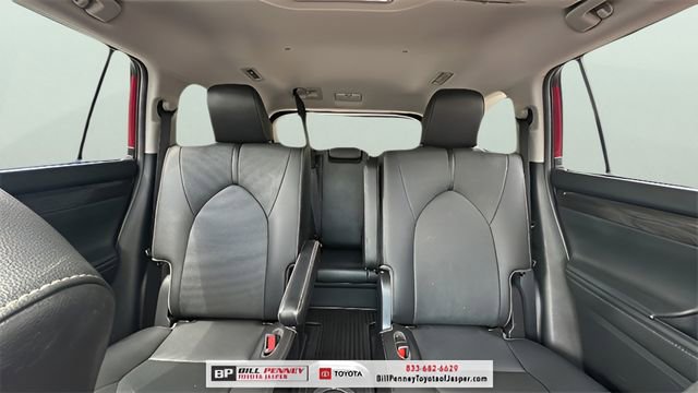 Used 2021 Toyota Highlander Limited image 18