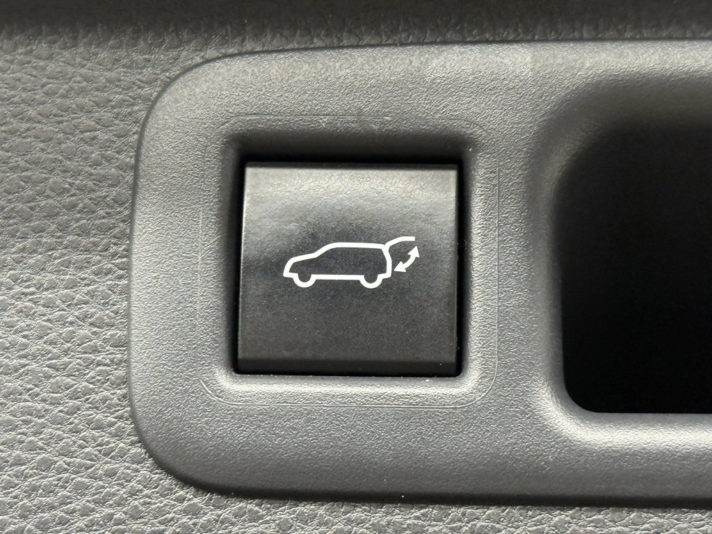 Used 2024 Toyota Highlander XLE image 12