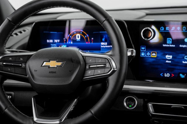 Used 2025 Chevrolet Traverse LT w/ LPO, Floor Liner Package FWD image 16