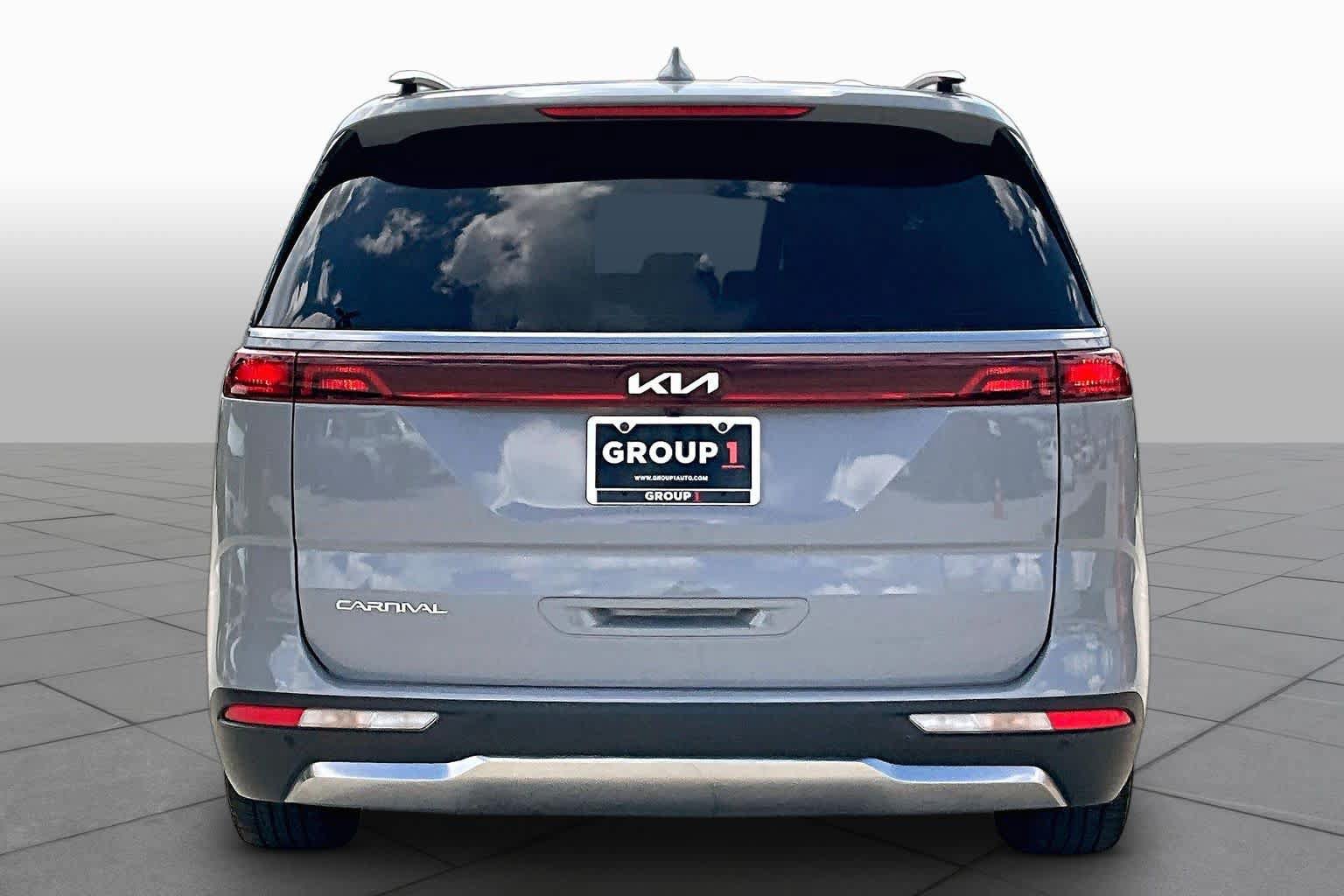 Certified 2024 Kia Carnival SX FWD image 5