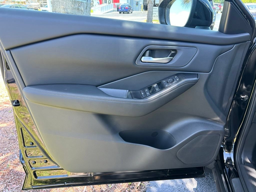 New 2026 Nissan Rogue SV AWD/4WD image 18