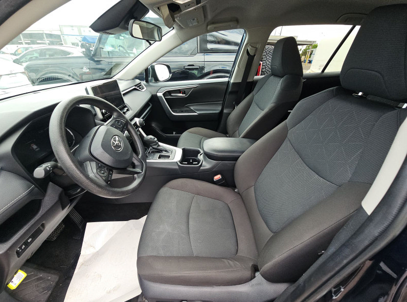 Used 2025 Toyota RAV4 XLE FWD image 8