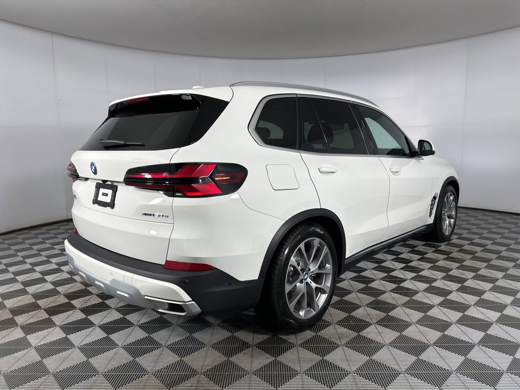 New 2026 BMW X5 xDrive50e w/ Premium Package image 24