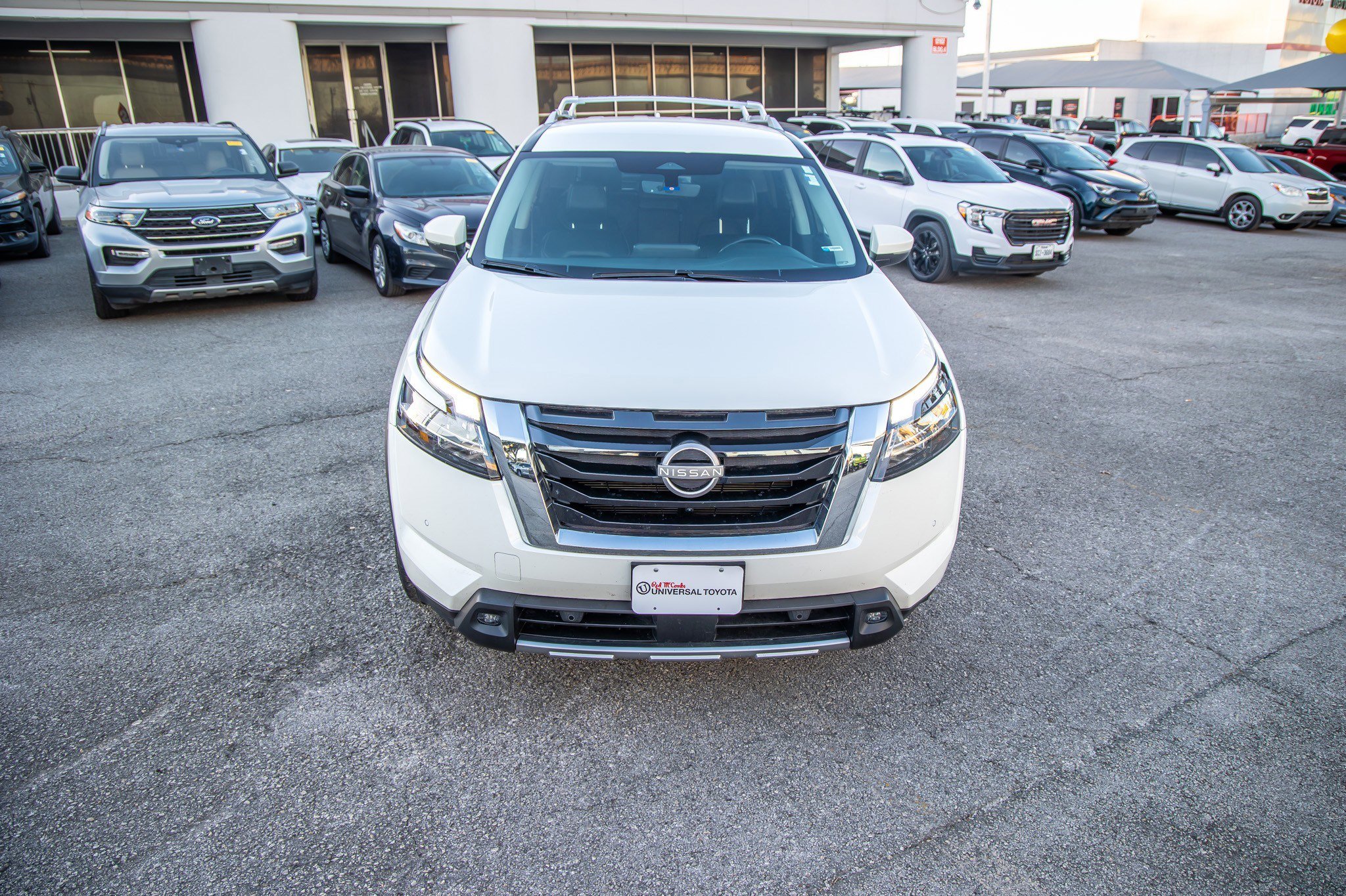 Used 2023 Nissan Pathfinder SL w/ Lighting Package (N92) image 14