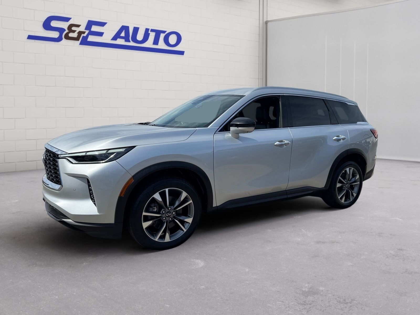 Used 2023 INFINITI QX60 Luxe AWD/4WD image 1