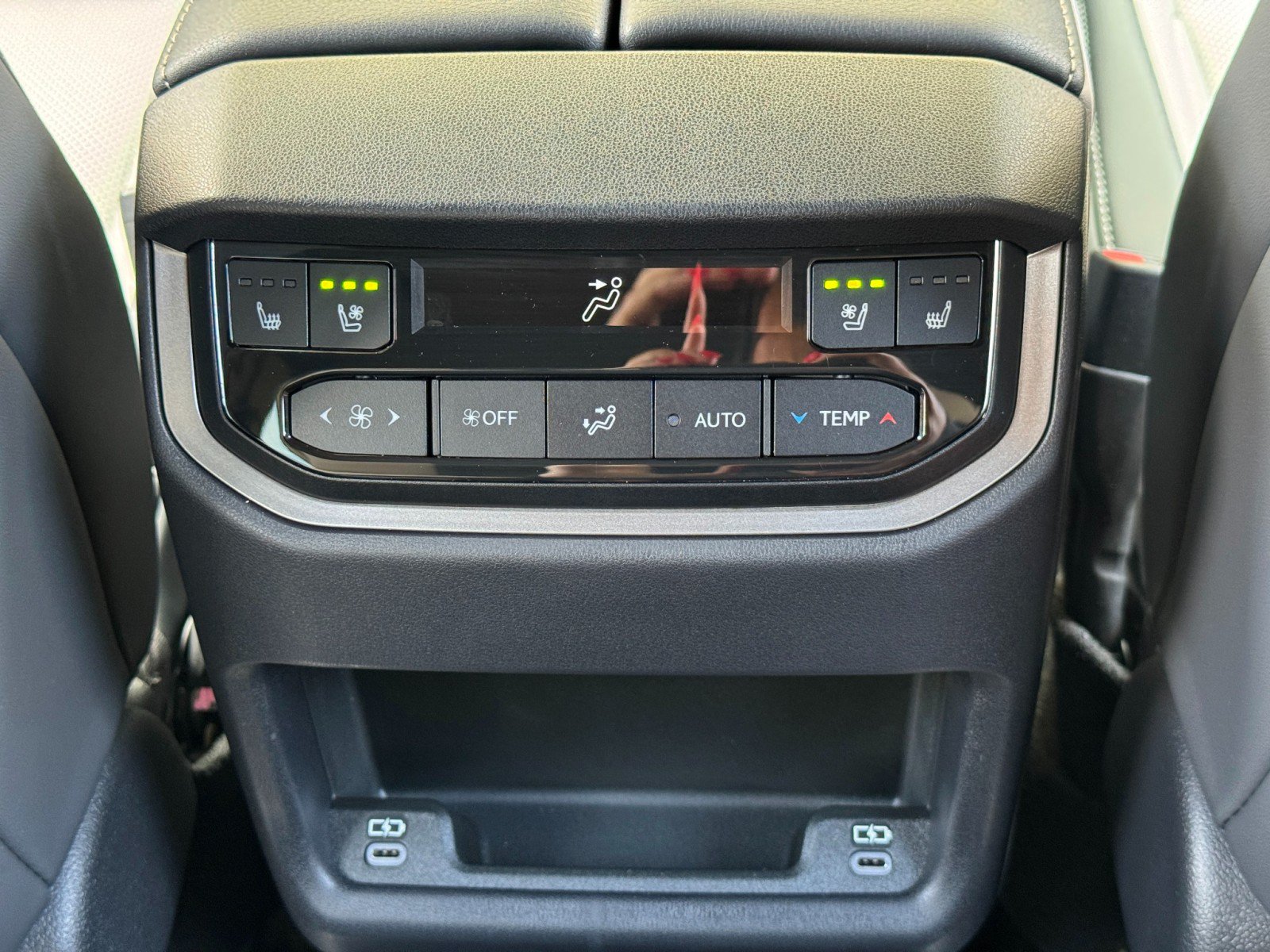 Used 2026 Lexus TX 500h AWD w/ Technology Package image 35