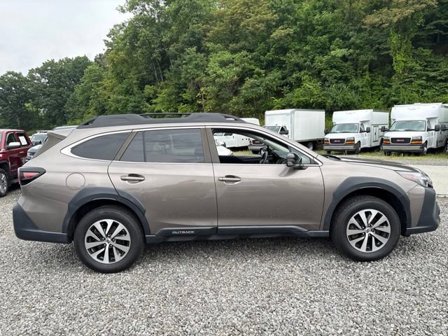 Used 2023 Subaru Outback Premium AWD/4WD image 6