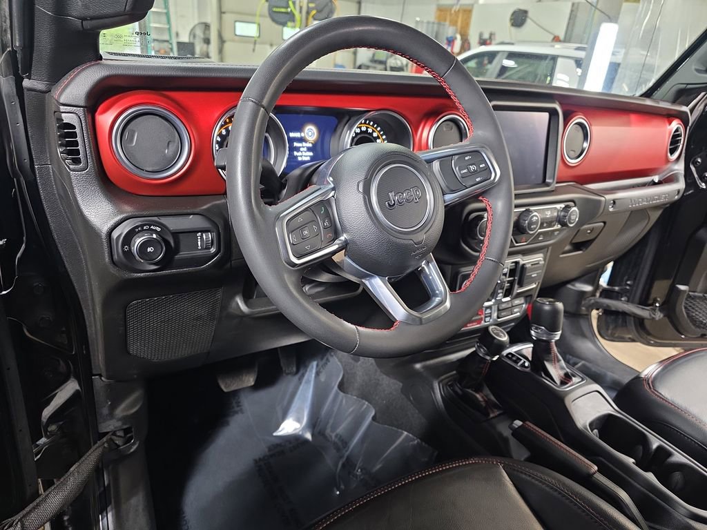 Used 2023 Jeep Wrangler Unlimited Rubicon w/ Xtreme Recon 35" Tire Package AWD/4WD image 15