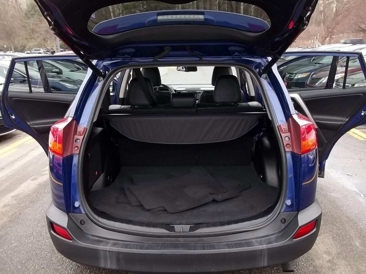 Used 2015 Toyota RAV4 Limited w/ Technology Package image 14