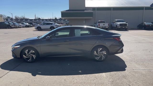Used 2024 Hyundai Elantra Limited image 5