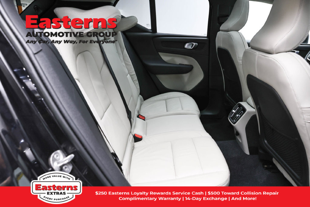 Used 2023 Volvo XC40 B5 Plus AWD/4WD image 24