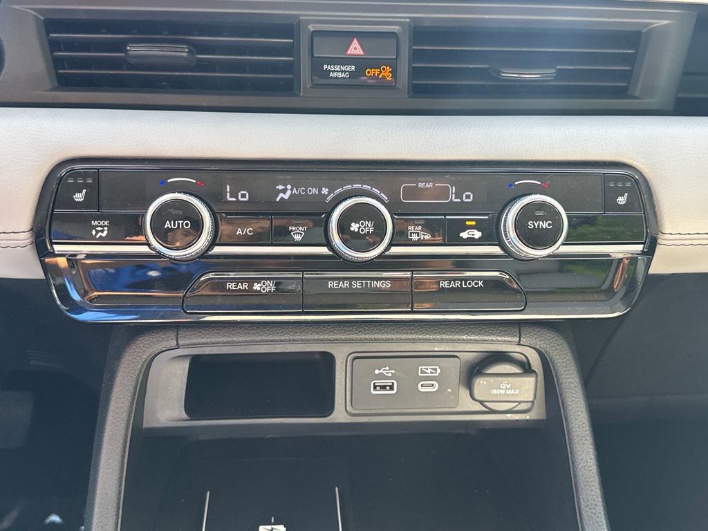 Used 2025 Honda Pilot Touring image 24