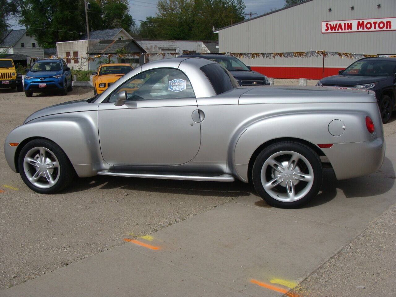 Used 2004 Chevrolet SSR w/ Preferred Equipment Group RWD image 8