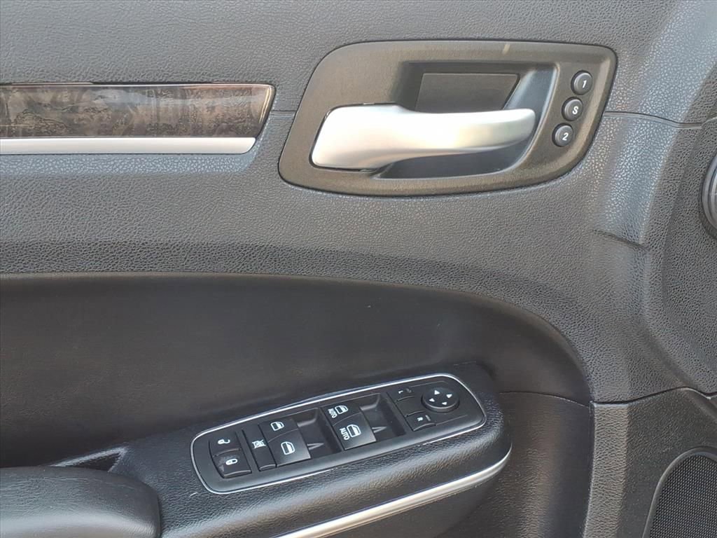 Used 2018 Chrysler 300 Limited image 4