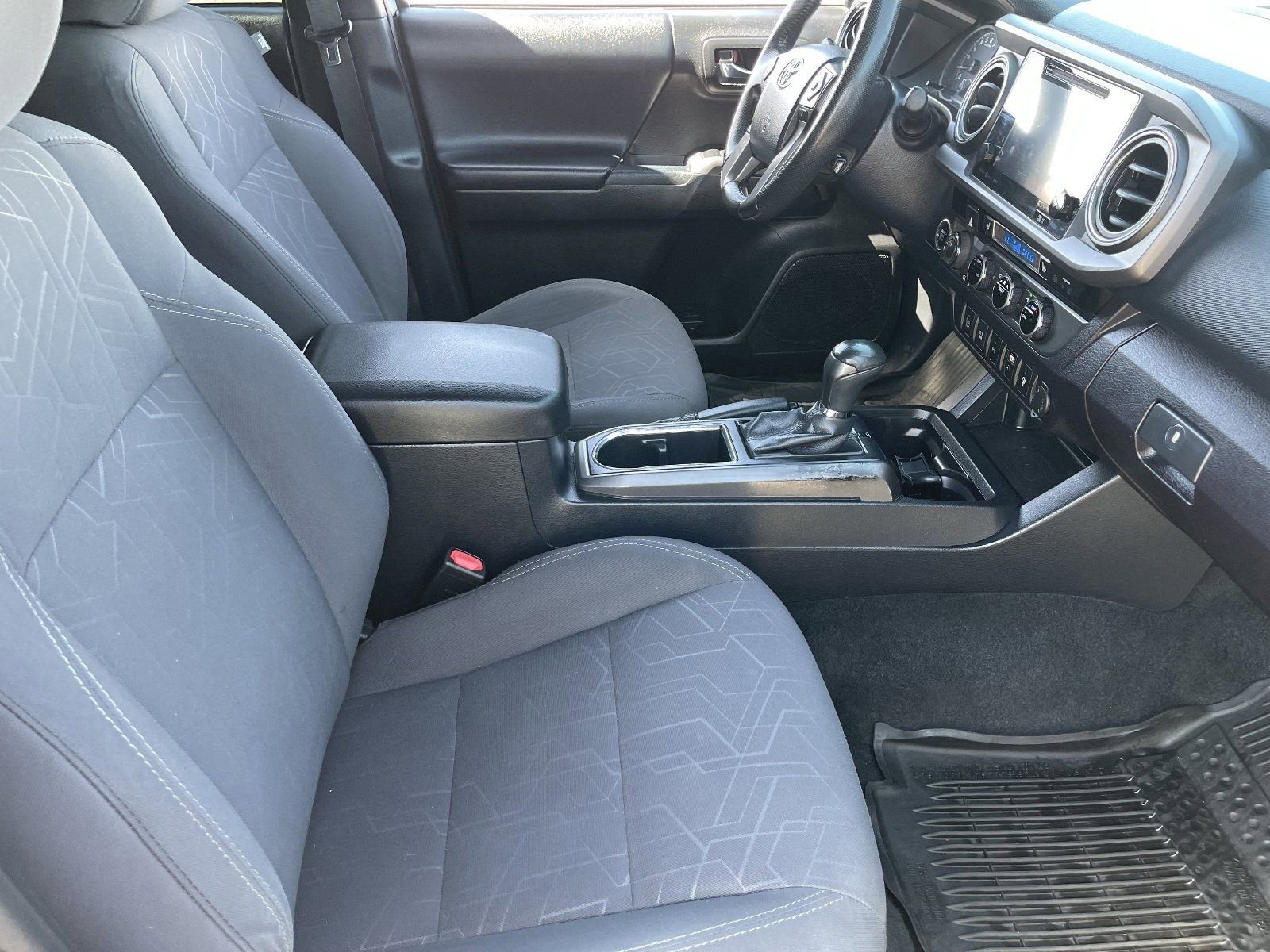 Used 2017 Toyota Tacoma TRD Off-Road w/ Premium & Technology Package AWD/4WD image 12