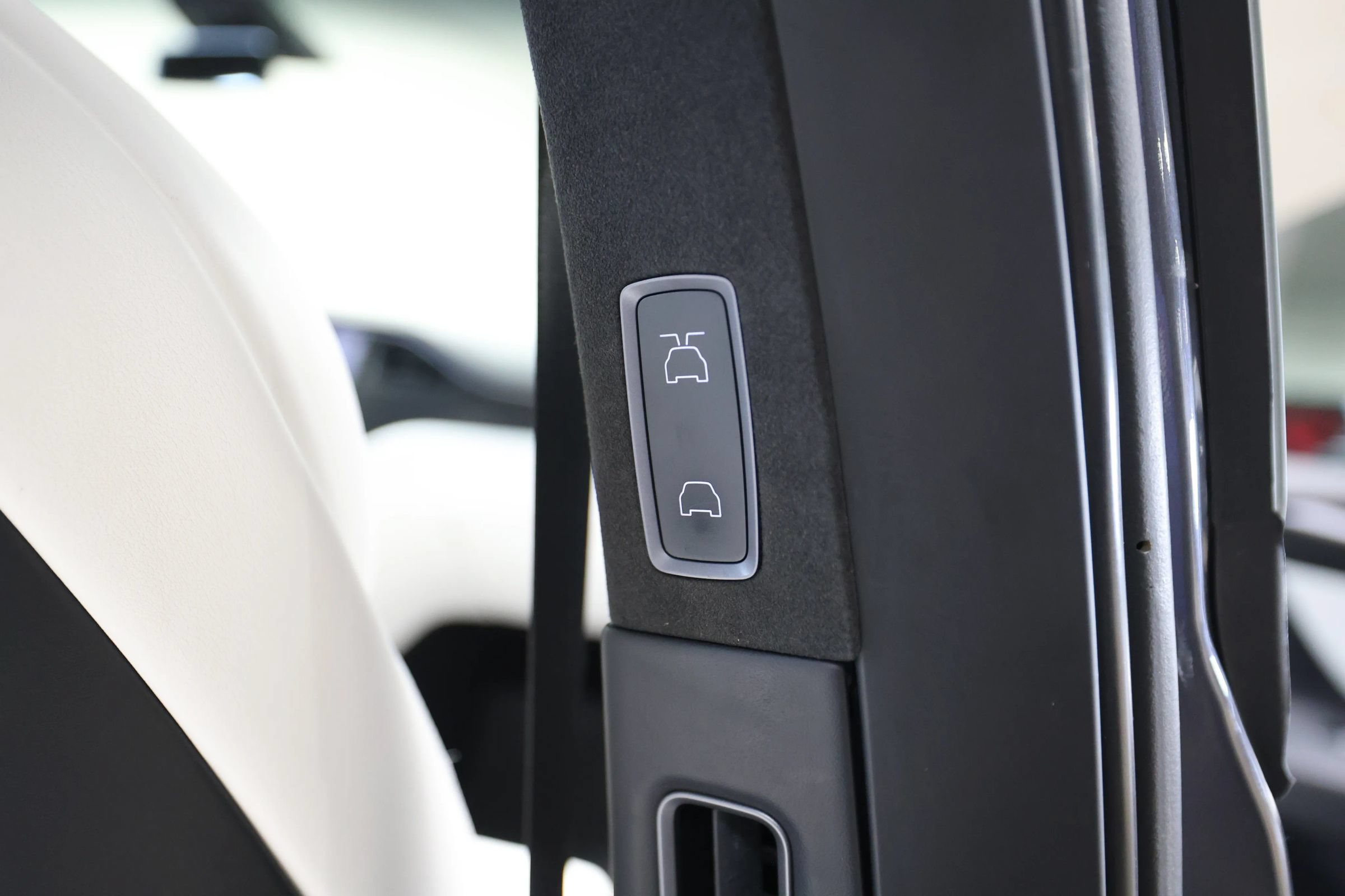 Used 2018 Tesla Model X 100D AWD/4WD image 36