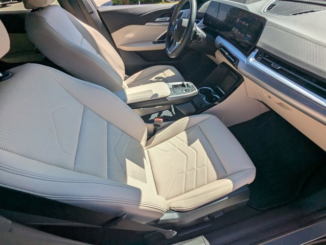 Used 2025 BMW X2 xDrive28i w/ Premium Package image 21