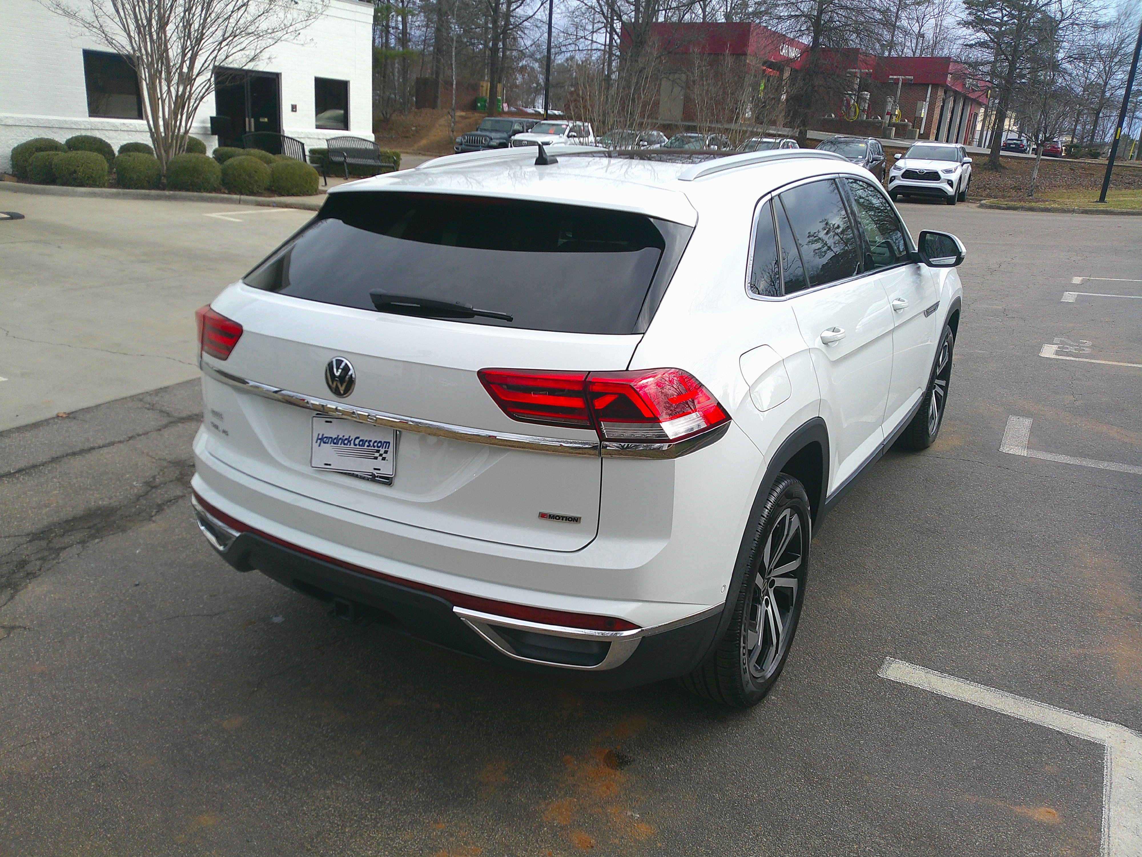 Used 2020 Volkswagen Atlas Cross Sport SEL Premium image 11