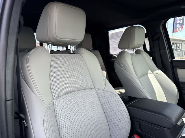Used 2025 Toyota Tacoma Limited AWD/4WD image 29