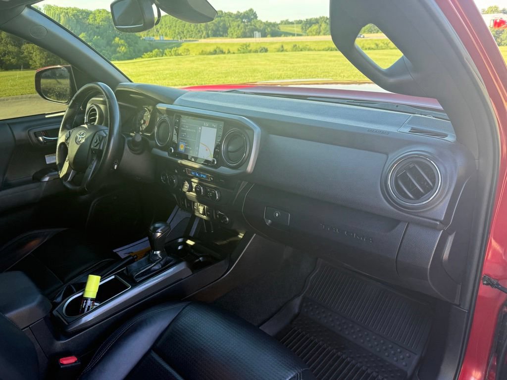 Used 2020 Toyota Tacoma TRD Off-Road w/ TRD Premium Off Road Package AWD/4WD image 21