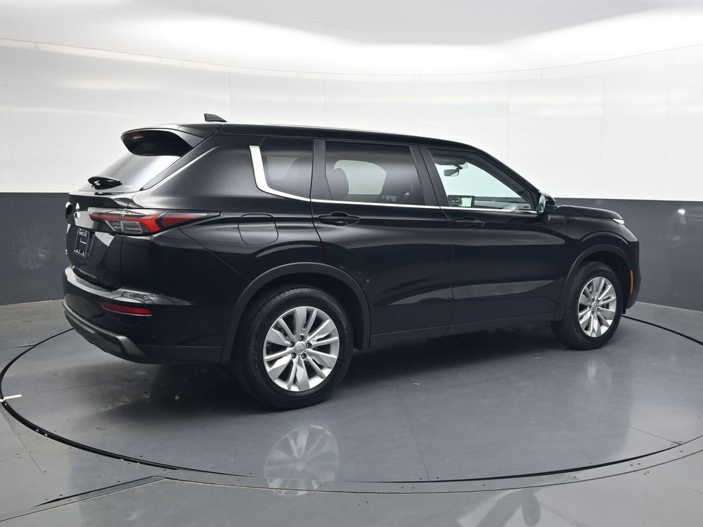 Used 2025 Mitsubishi Outlander ES AWD/4WD image 3